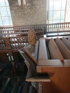 Vergoldeter Zapfen - Kirchenornament, in der evangelischen Kirche in Kettwig