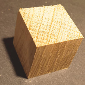 Eiche-Holzwürfel 40x40x40mm Eiche-Holzwürfel 40x40x40mm