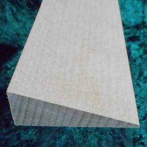 Buche-Dreiecksleiste bzw. Dreikantleiste Modell LBUDR-195559 Buche-Dreiecksleiste bzw. Dreikantleiste Modell LBUDR-195559