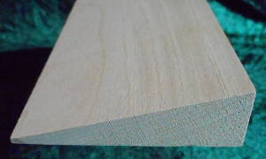 Buche-Dreiecksleiste Modell LBUDR-238082 Buche-Dreiecksleiste Modell LBUDR-238082