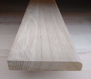 Eiche-Wandschutzbrett aus 18mm starker Eiche-Leimholzplatte, keilgezinkt, 100mm breit, eine Längskante abgerundet Eiche-Wandschutzbrett aus 18mm starker Eiche-Leimholzplatte, keilgezinkt, 100mm breit, eine Längskante abgerundet