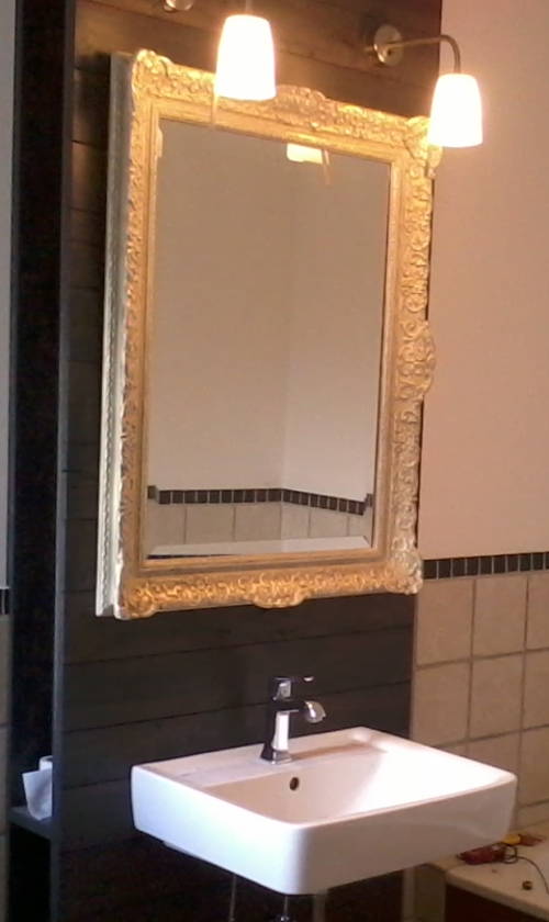 Badezimmerspiegel
